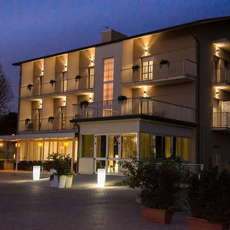 Hotel Infinity Cervia Exterior foto