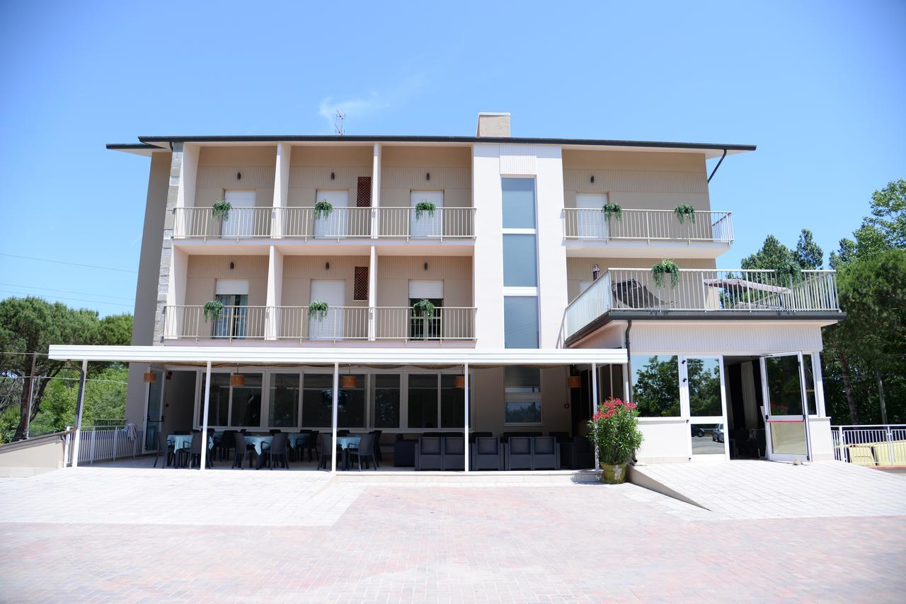 Hotel Infinity Cervia Exterior foto