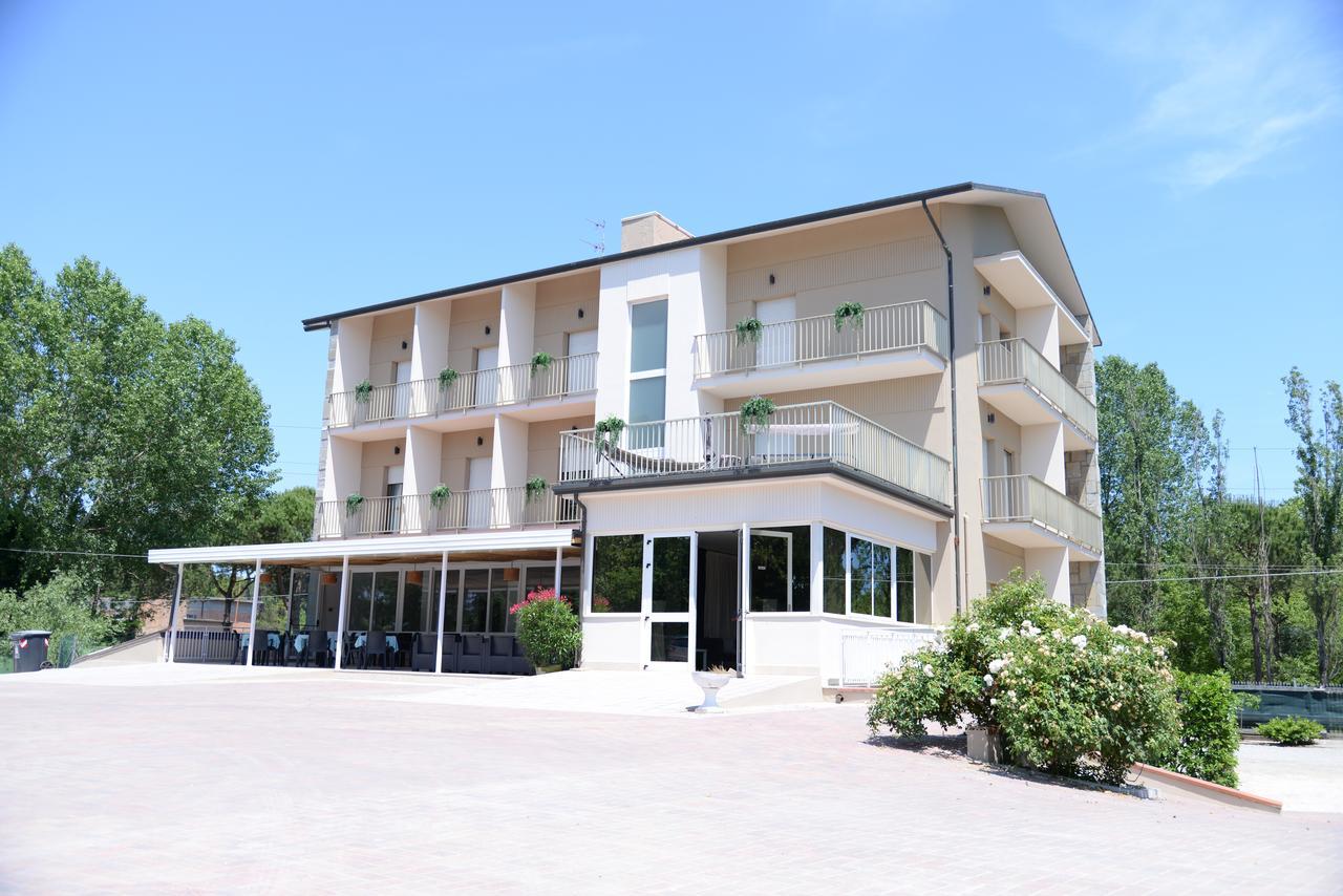 Hotel Infinity Cervia Exterior foto