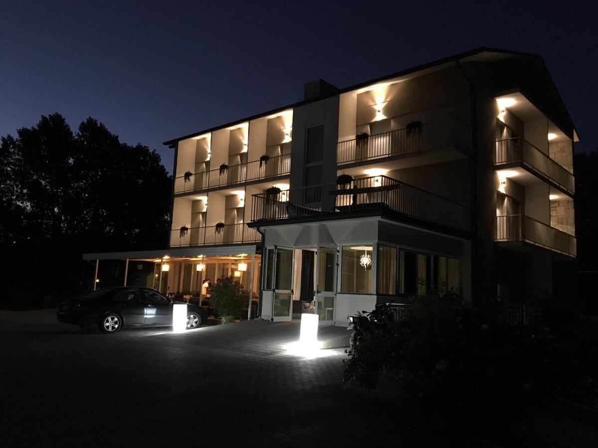 Hotel Infinity Cervia Exterior foto