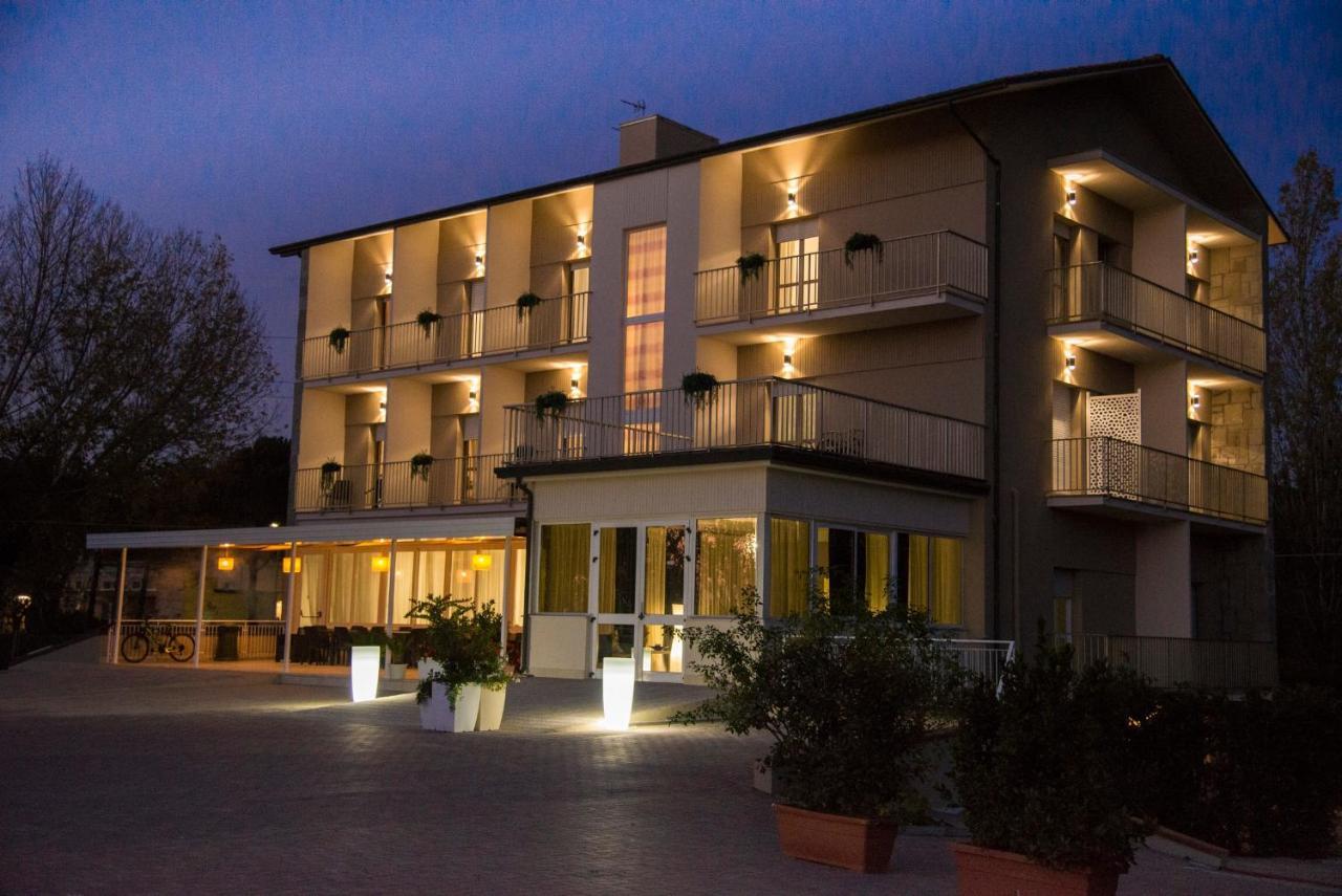 Hotel Infinity Cervia Exterior foto